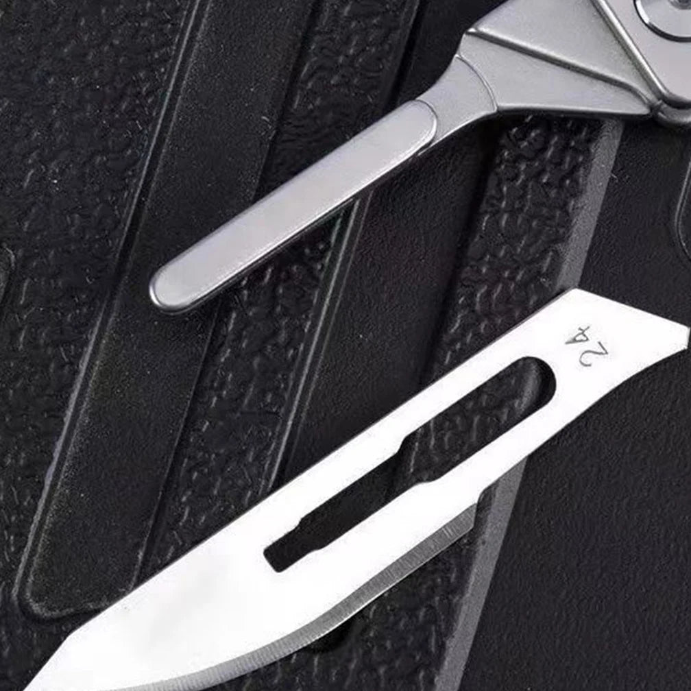 (30% di sconto) Coltello multiuso, compatto e affilato