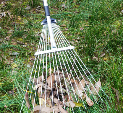 (30% di sconto) Rastrello da giardino retrattile in acciaio inox